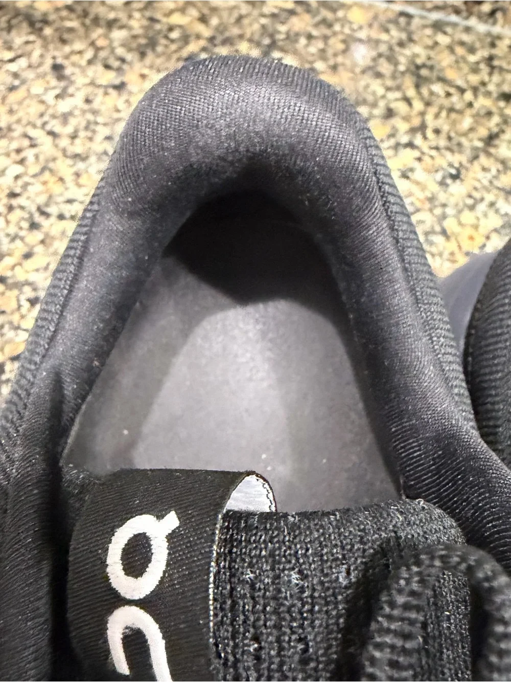 On Cloud Black Running Shoes ladies 9